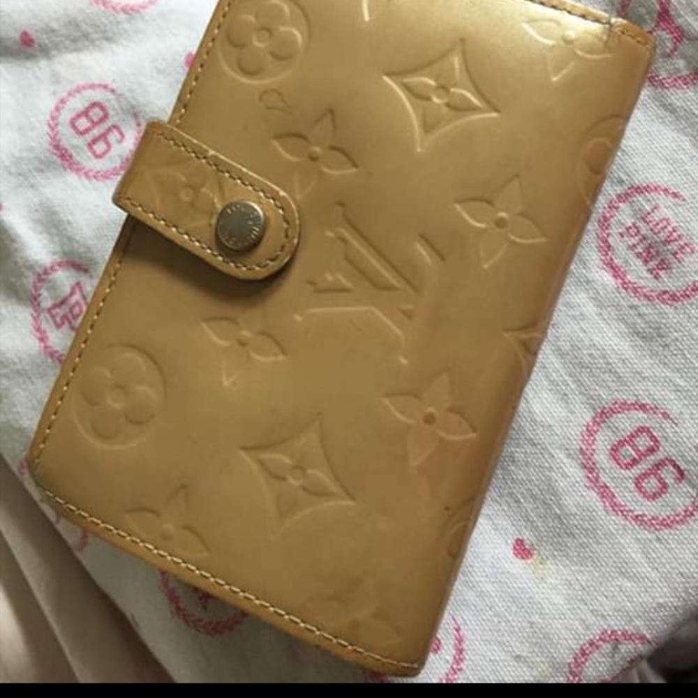 Louis Vuitton Vernis wallet